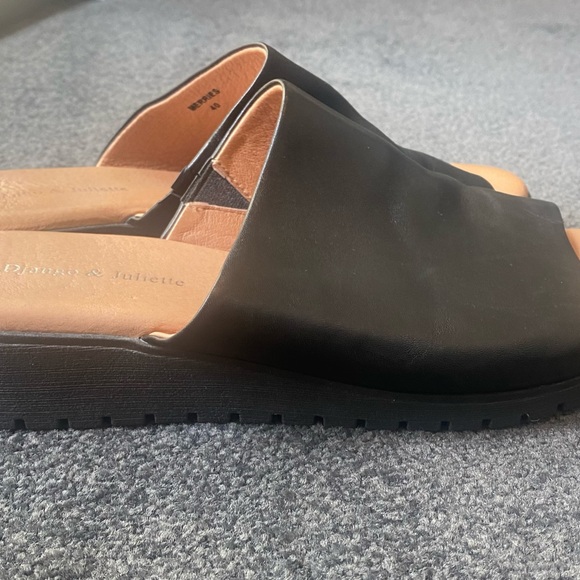 Django & Juliette leather slides, Size 9 - Picture 2 of 4